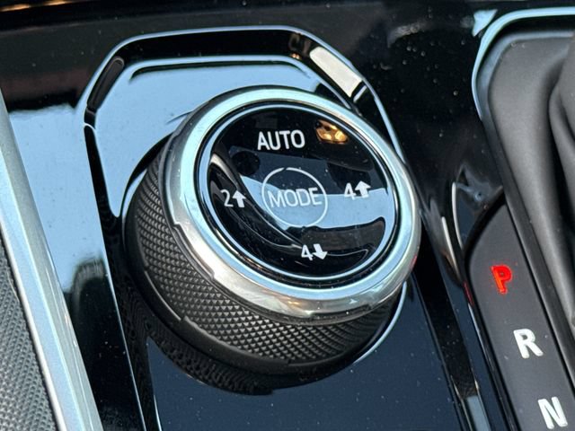 Used 2025 Chevrolet Colorado Z71 w/ Technology Package AWD/4WD image 33