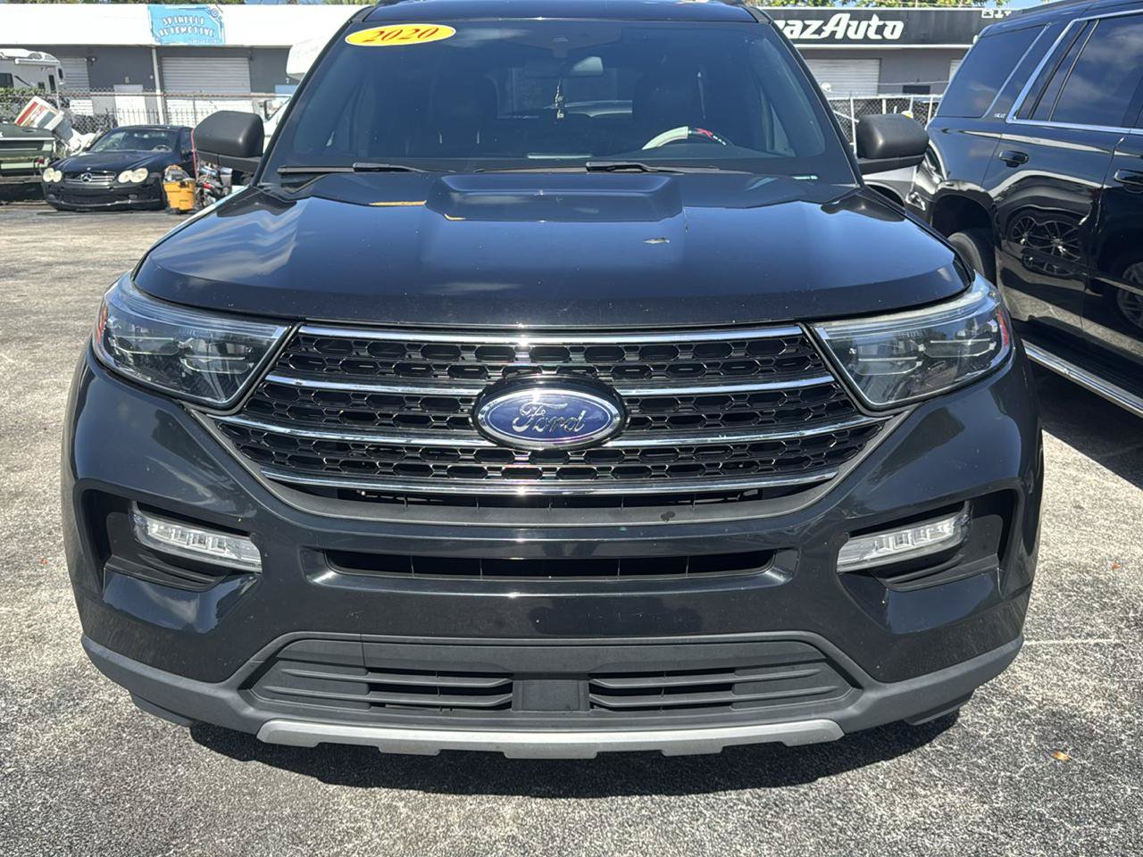 Used 2020 Ford Explorer XLT w/ Equipment Group 202A AWD/4WD image 4