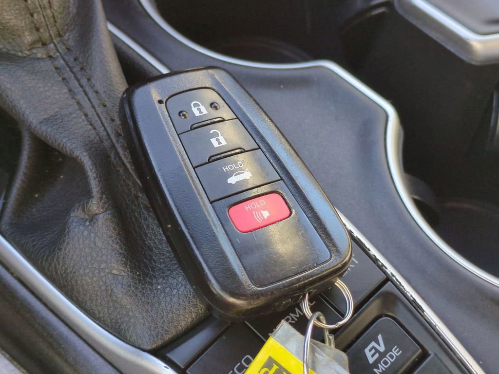 Used 2021 Toyota Camry LE image 28