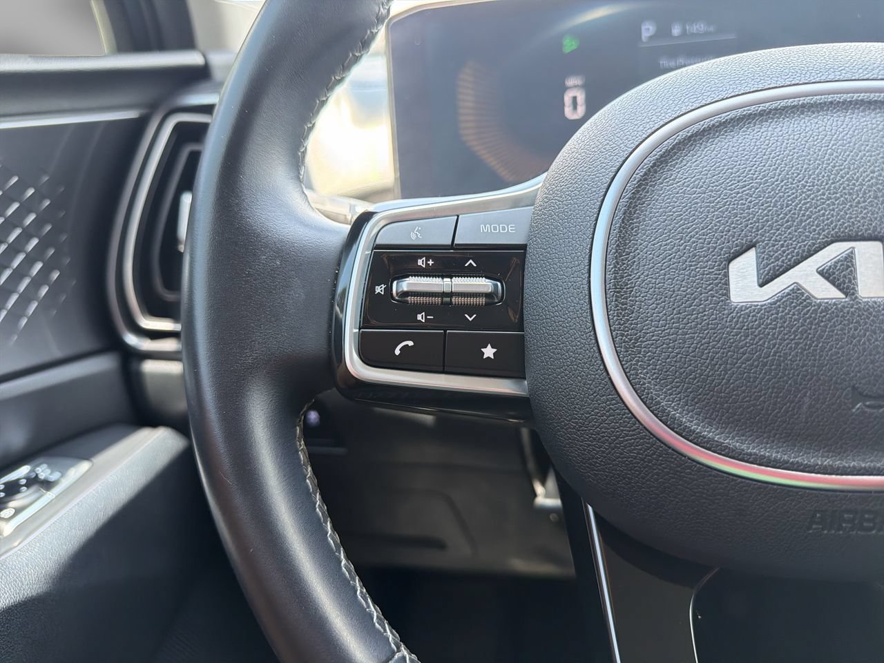 Used 2025 Kia Sorento S FWD image 28