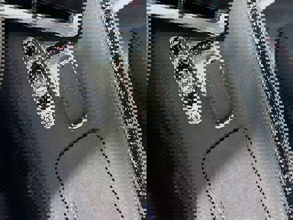 Used 2023 Chevrolet Corvette w/ Z51 Performance Package image 12