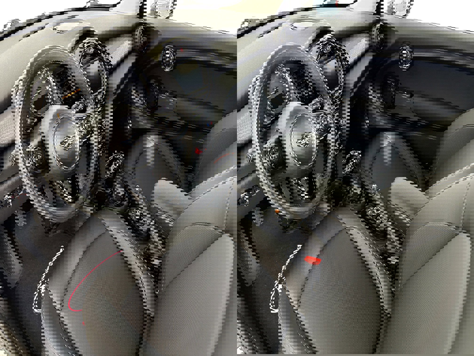 Used 2019 MINI Cooper 2-Door Hardtop image 5