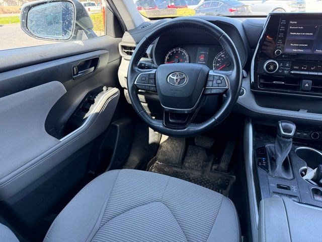 Used 2021 Toyota Highlander LE AWD/4WD image 14