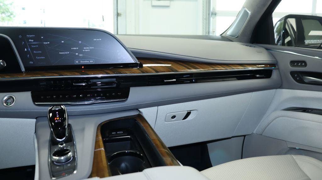 Used 2024 Cadillac Escalade Sport Platinum w/ Heavy-Duty Trailer Package AWD/4WD image 26