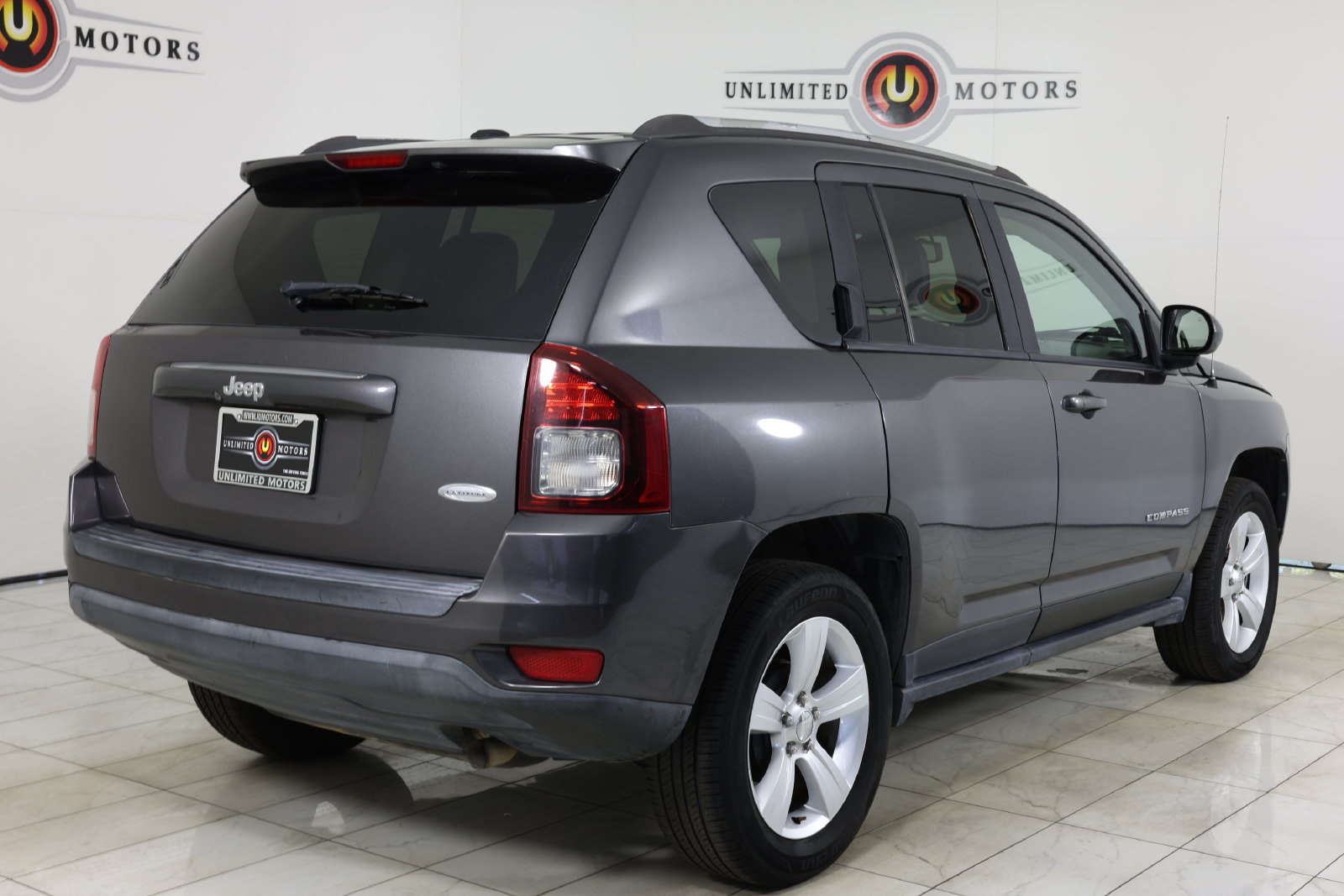 Used 2015 Jeep Compass Latitude w/ Sun/Sound Group FWD image 3