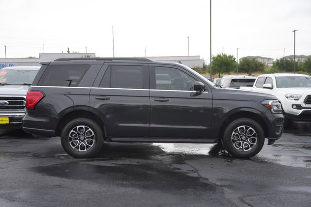 Used 2023 Ford Expedition XLT image 5