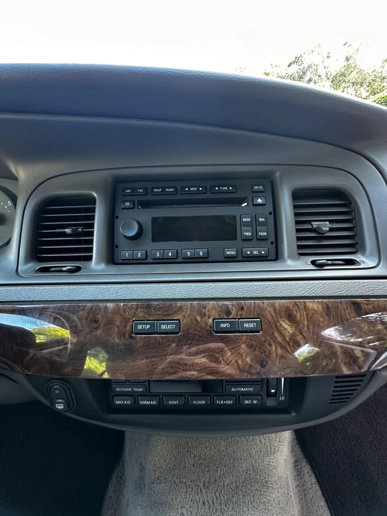 Used 2010 Mercury Grand Marquis LS RWD image 41