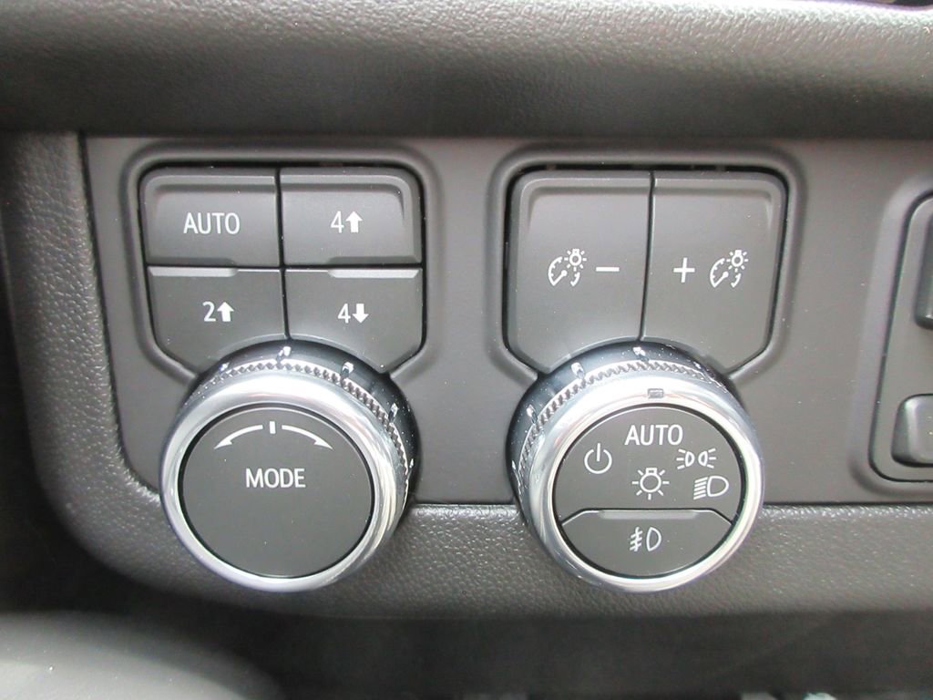 New 2026 GMC Yukon Elevation w/ Elevation Premium Package AWD/4WD image 18