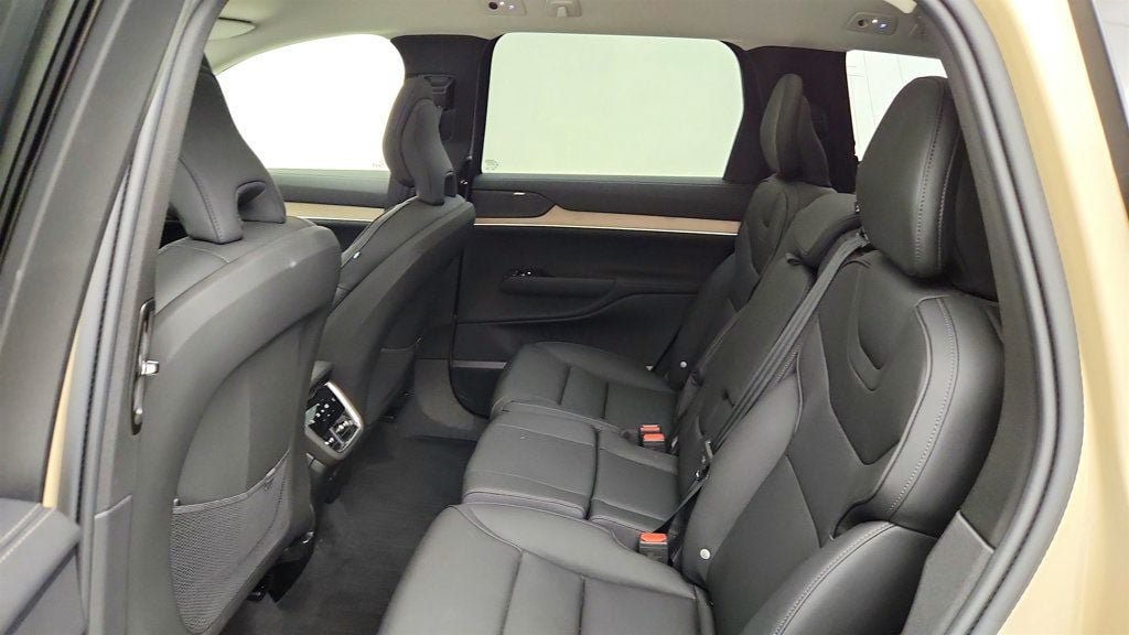Used 2025 Volvo EX90 Ultra AWD/4WD image 17