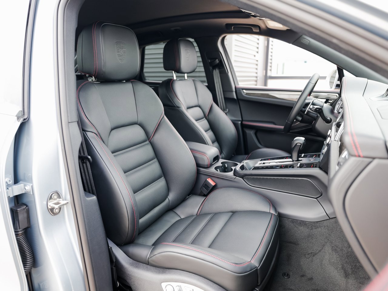 New 2026 Porsche Macan GTS image 28