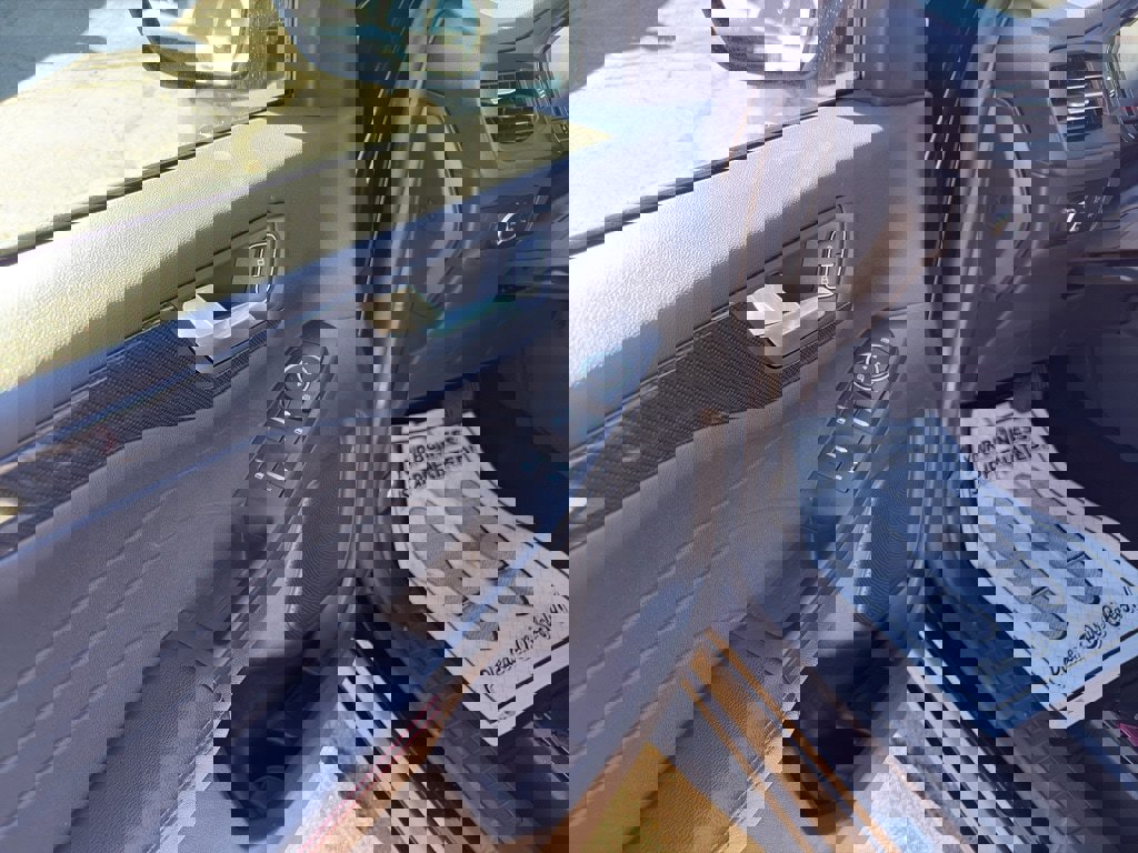 Used 2025 Ford Escape ST-Line image 10