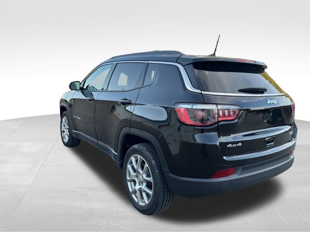 Used 2023 Jeep Compass Latitude image 6