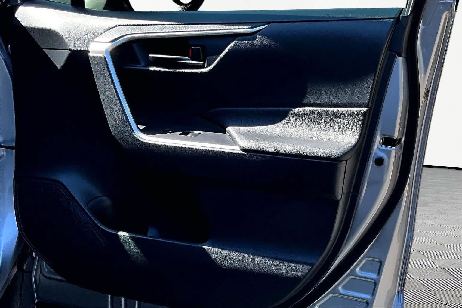 Certified 2023 Toyota RAV4 LE AWD/4WD image 23