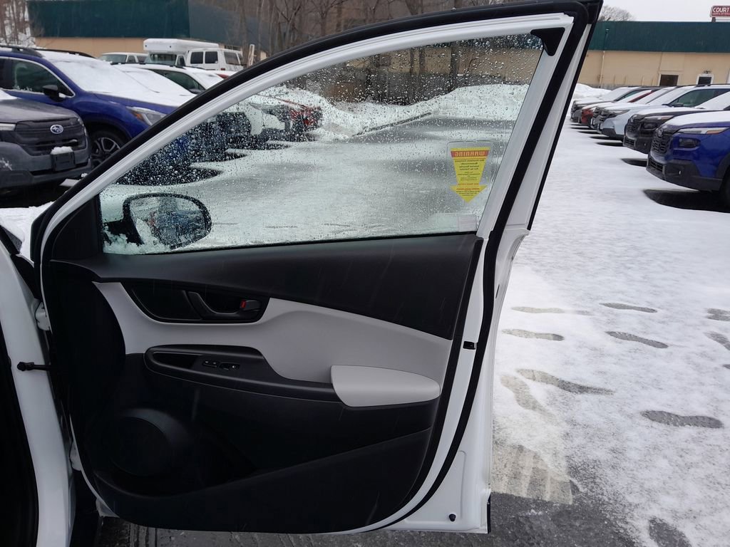 Used 2022 Hyundai Kona SE image 35