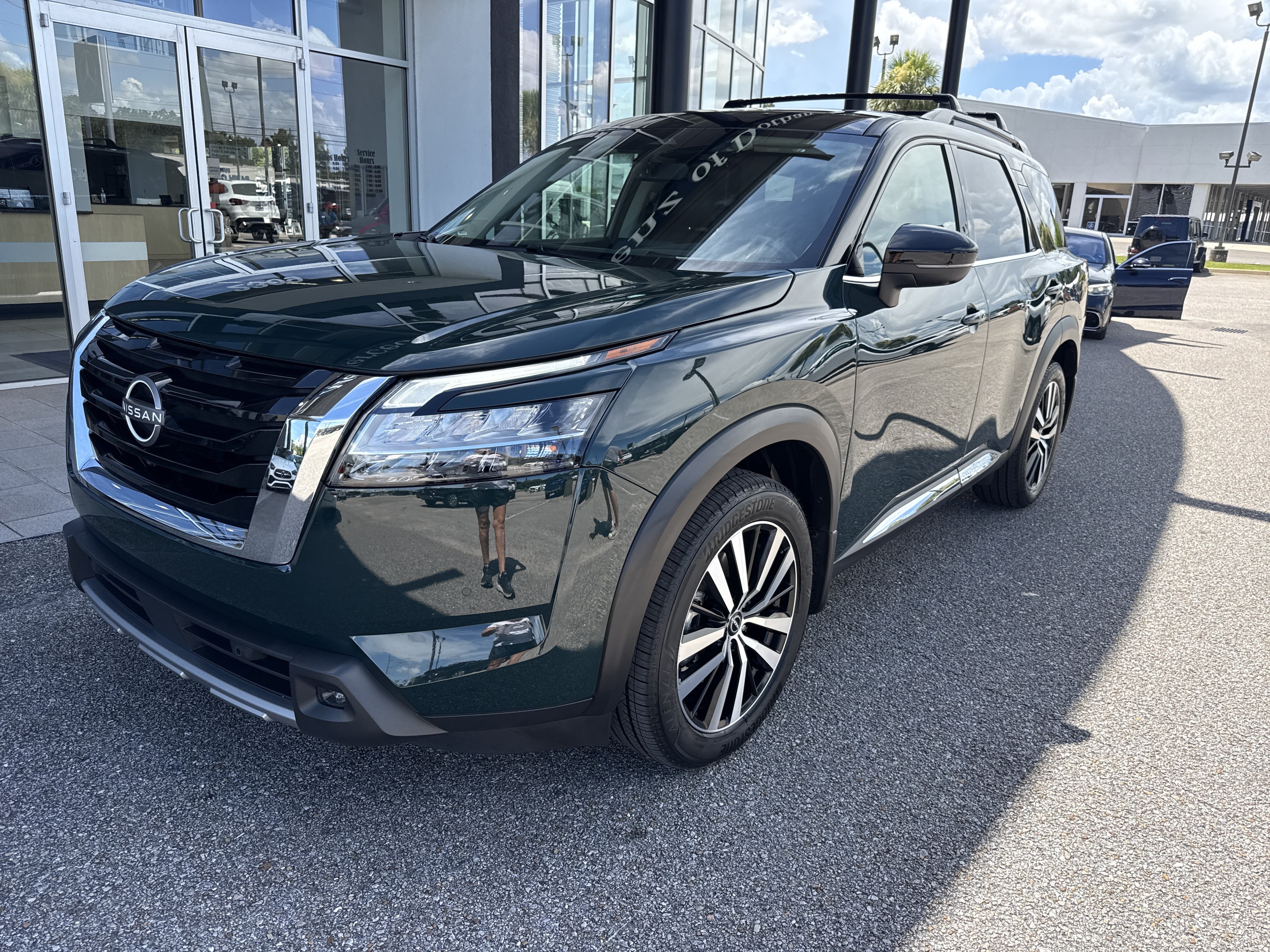 Used 2024 Nissan Pathfinder Platinum w/ Cargo Package FWD image 1