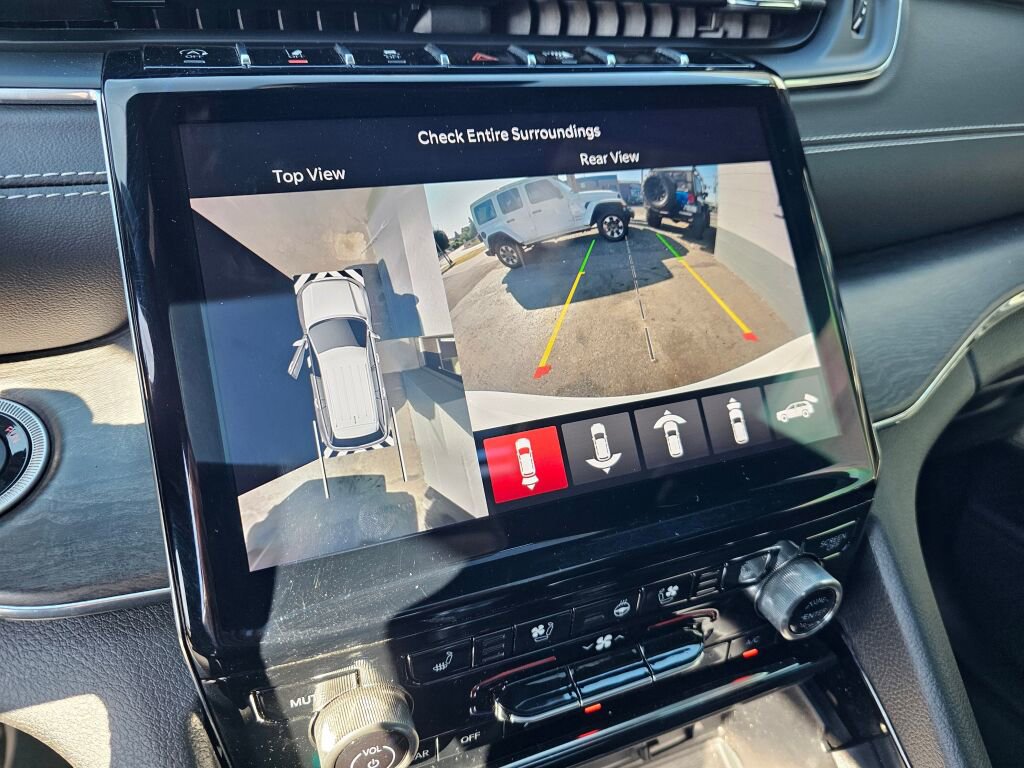 Used 2024 Jeep Grand Cherokee Overland w/ Advanced Protech Group III image 24