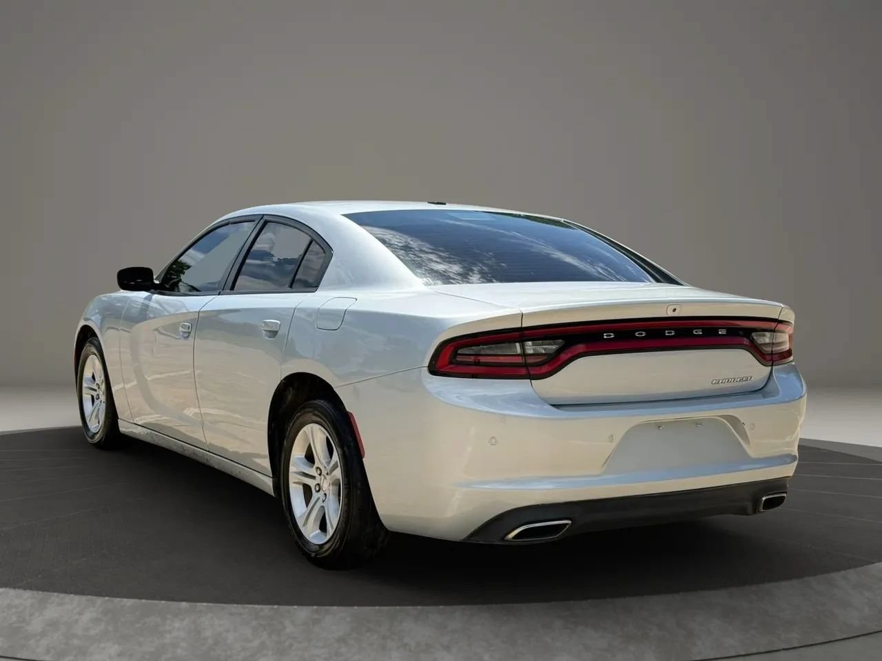 Used 2021 Dodge Charger SXT w/ Leather Interior Group RWD image 4
