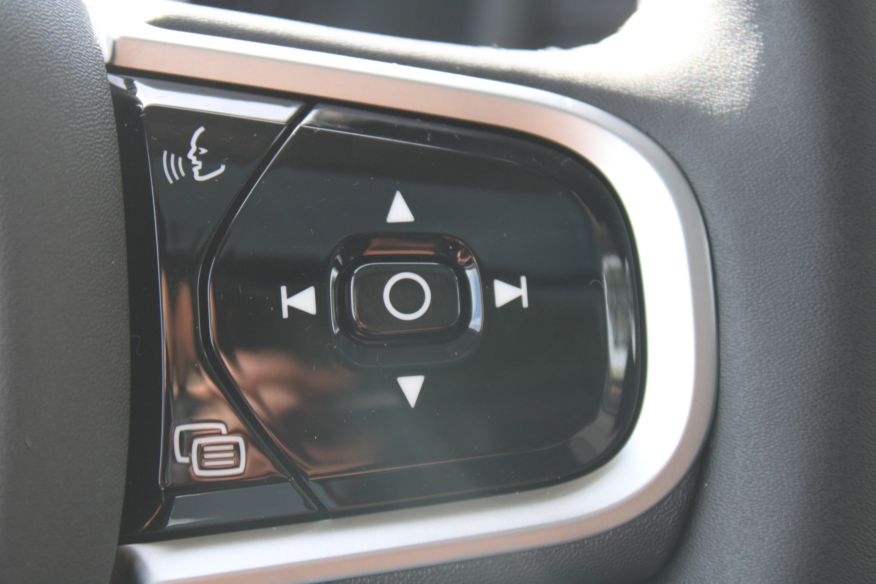 New 2026 Volvo XC90 B6 Plus w/ Protection Package Premier AWD/4WD image 23