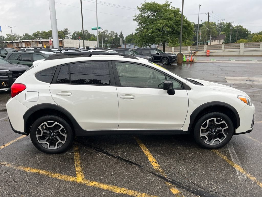 Used 2017 Subaru Crosstrek 2.0i AWD/4WD image 4