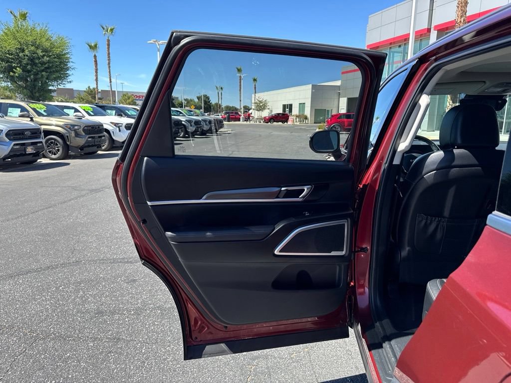 Used 2024 Kia Telluride S w/ S Sunroof Package FWD image 17