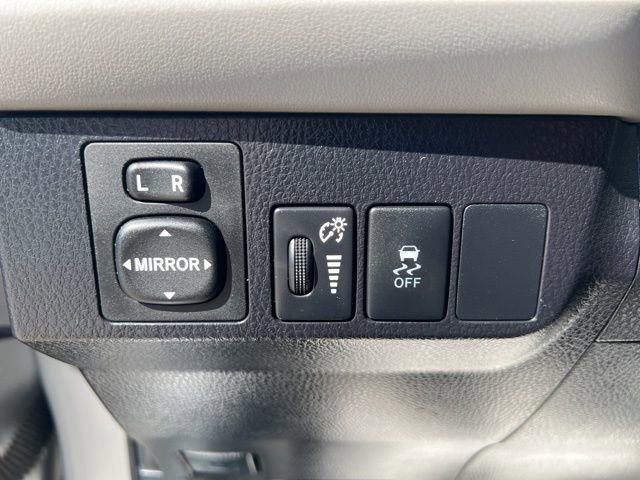 Used 2015 Toyota RAV4 LE image 18