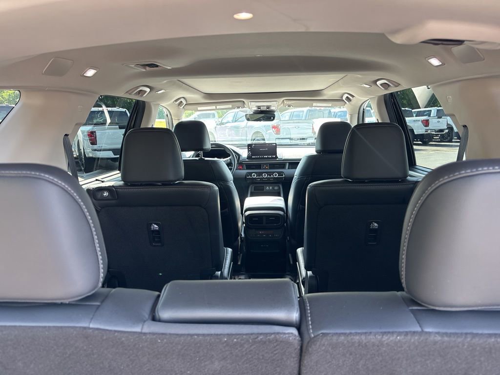 Used 2025 Honda Pilot Touring image 14