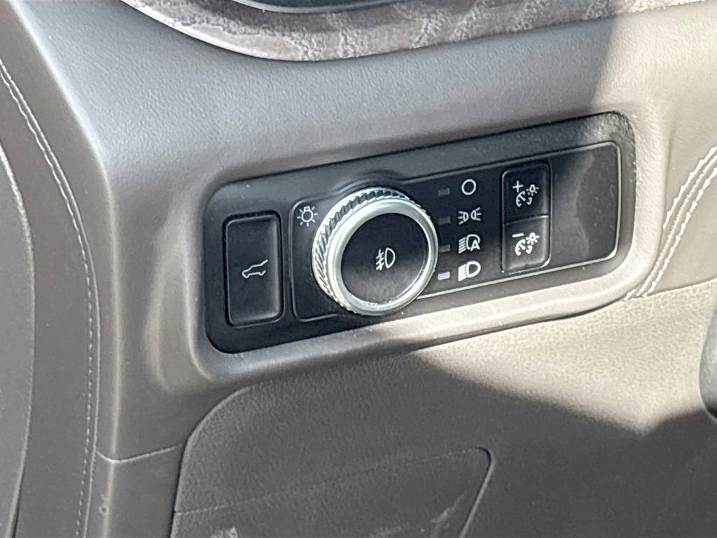 Used 2023 Ford Explorer Platinum w/ Technology Package image 10