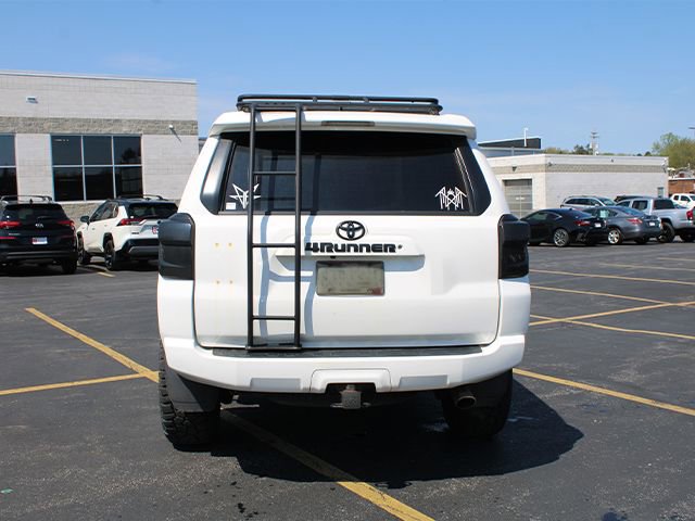 Used 2018 Toyota 4Runner SR5 AWD/4WD image 5