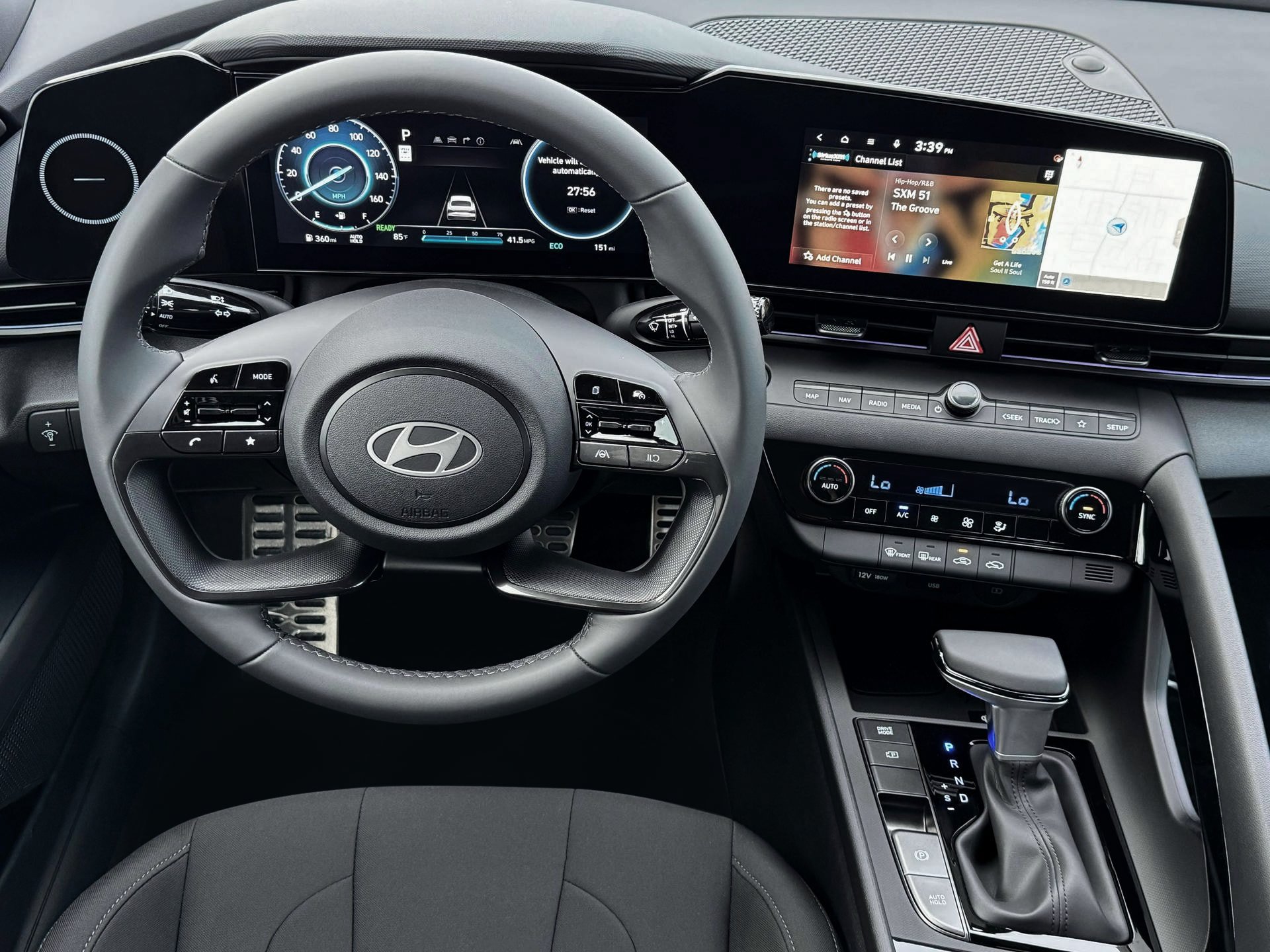 Certified 2025 Hyundai Elantra SEL FWD image 17