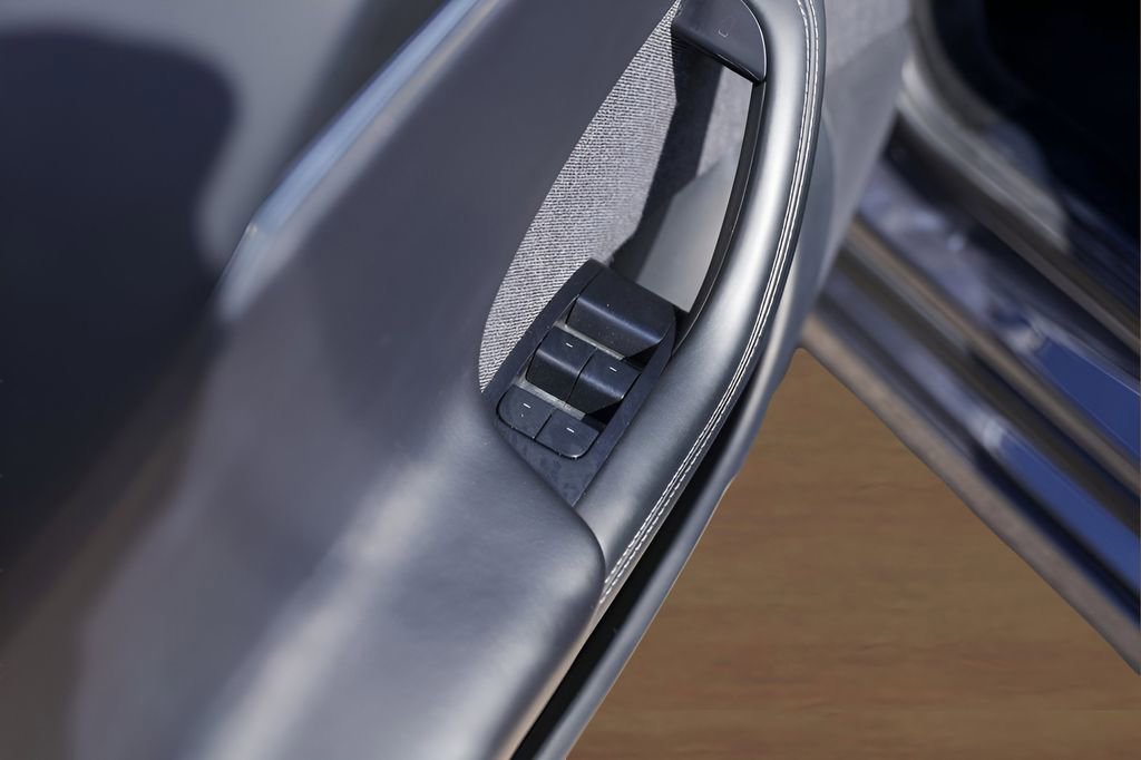 Used 2022 Tesla Model S Plaid image 22