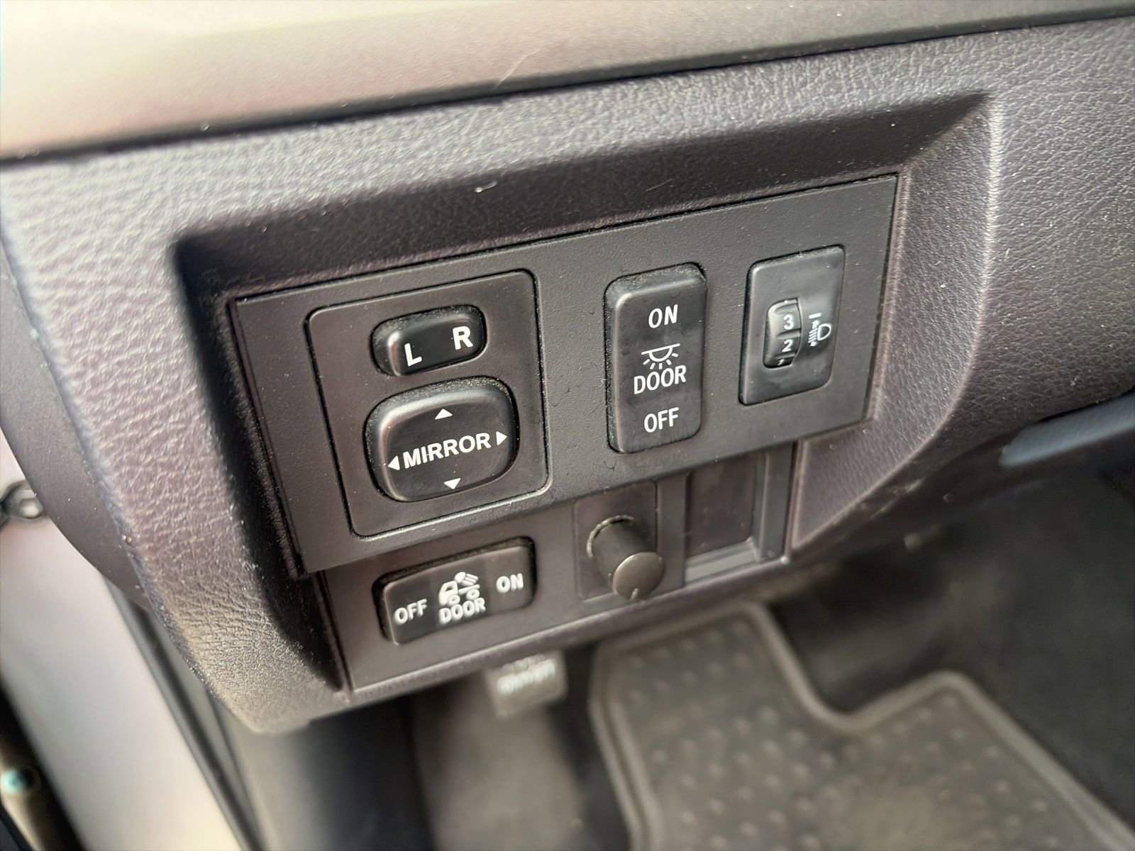 Used 2014 Toyota Tundra SR5 w/ SR5 Upgrade Package image 14