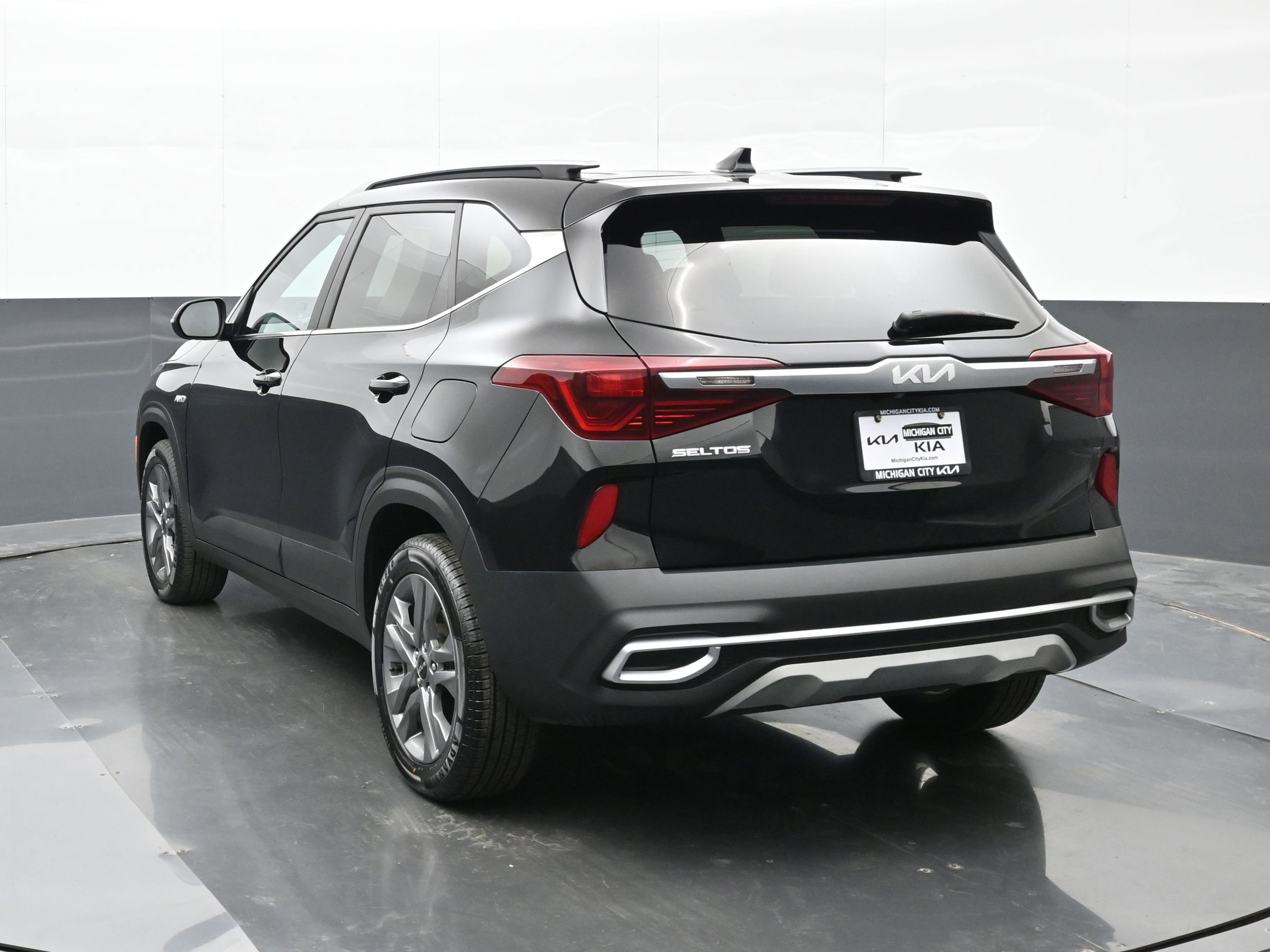 Used 2022 Kia Seltos S AWD/4WD image 2