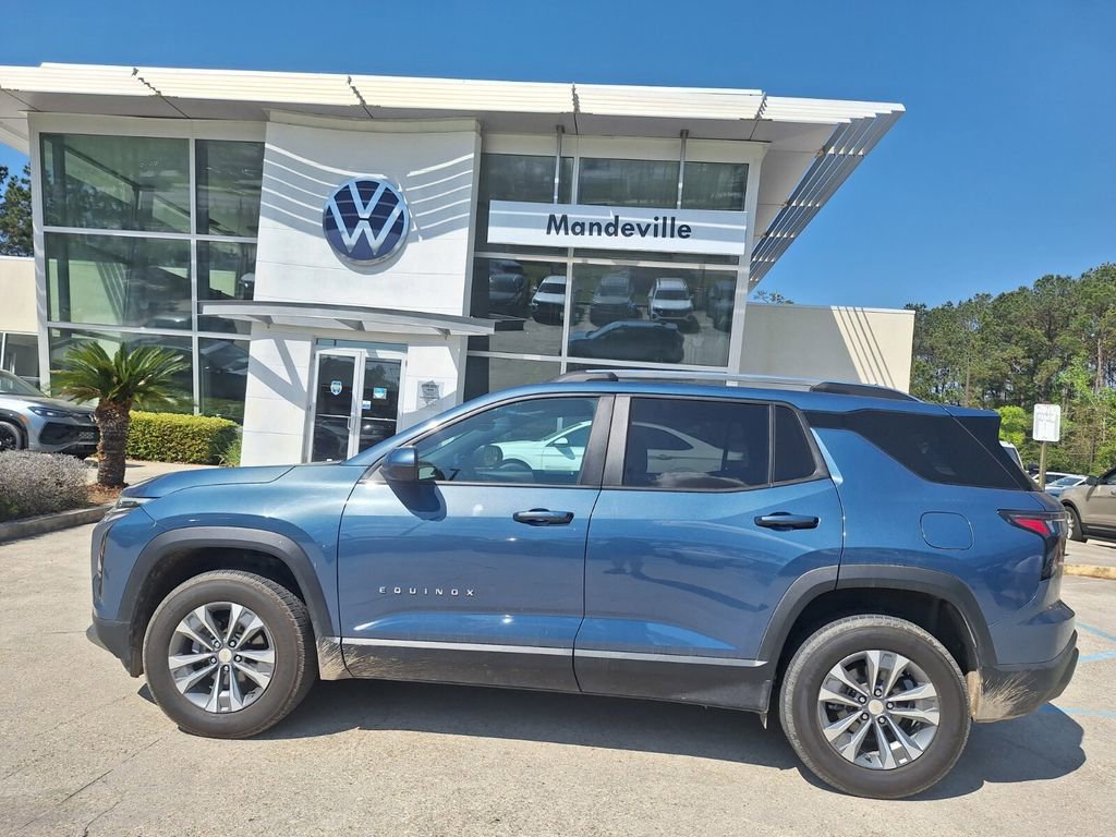 Used 2025 Chevrolet Equinox LT w/ Convenience Package II image 2