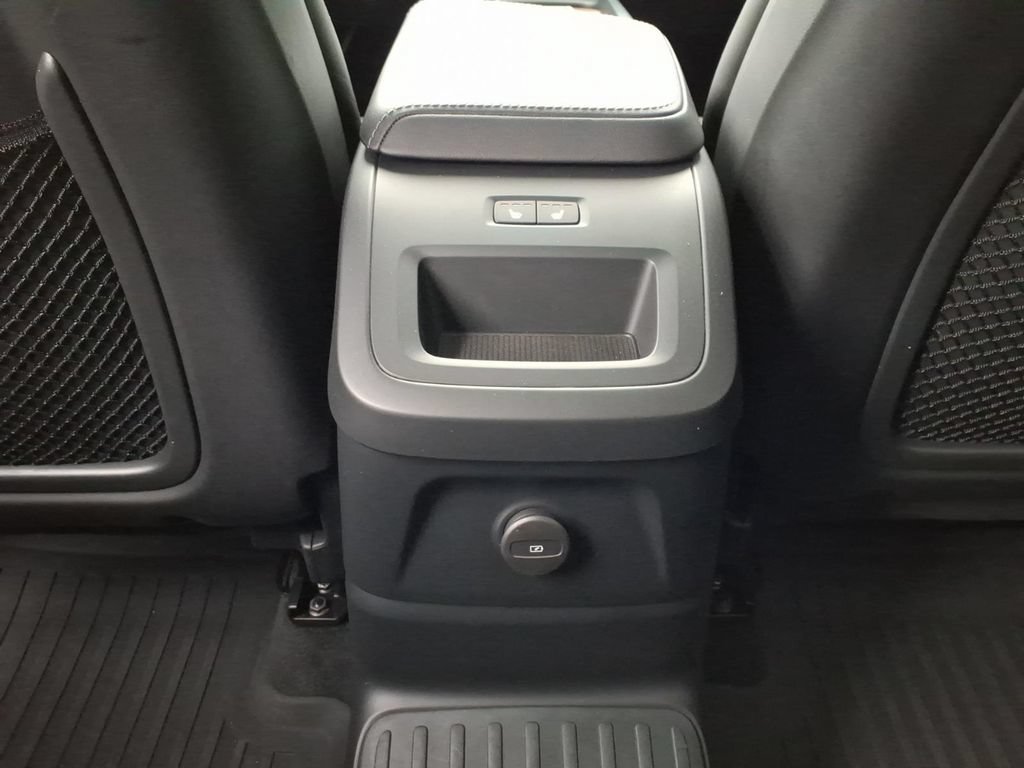 Certified 2023 Volvo XC60 T8 Ultimate w/ Climate Package AWD/4WD image 25