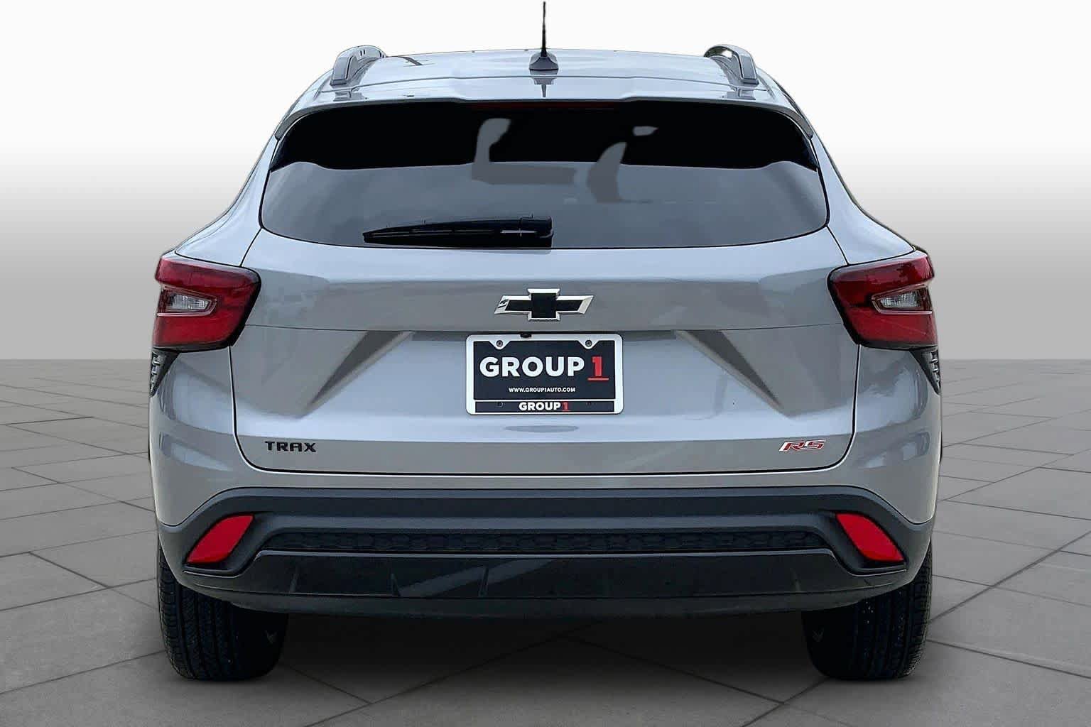 Used 2025 Chevrolet Trax RS FWD image 6