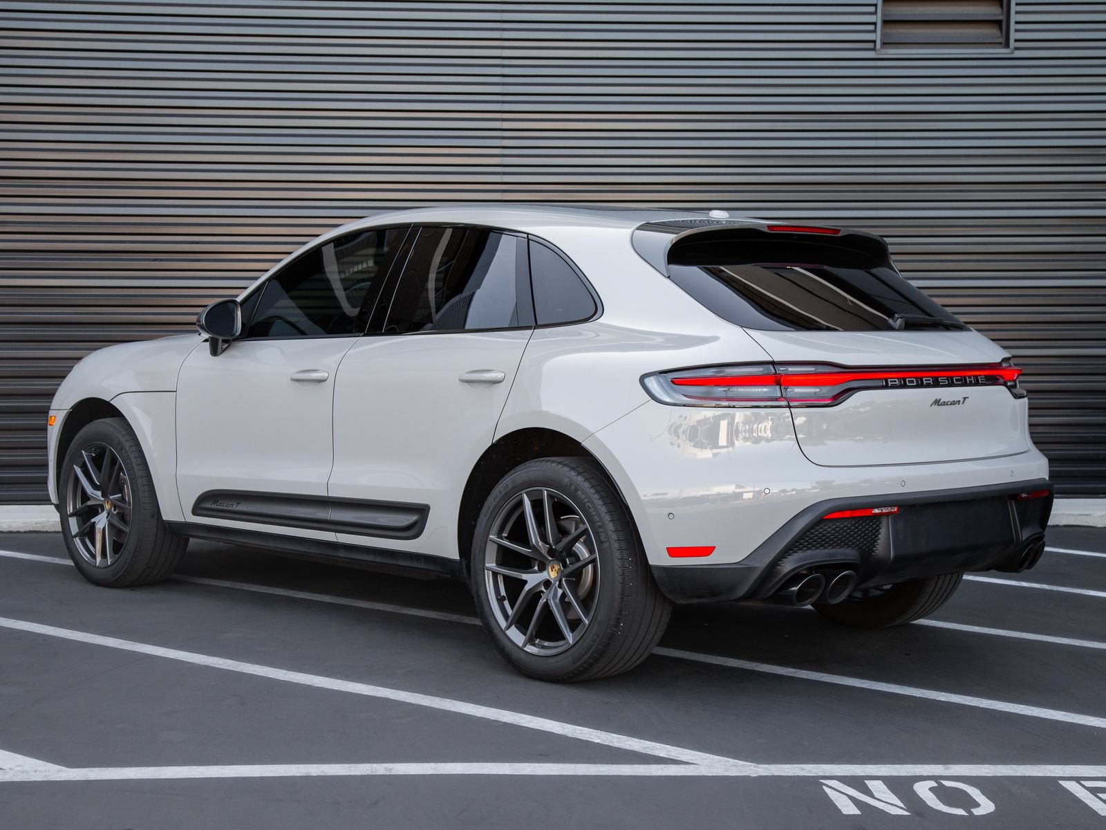 Certified 2023 Porsche Macan Turbo AWD/4WD image 3