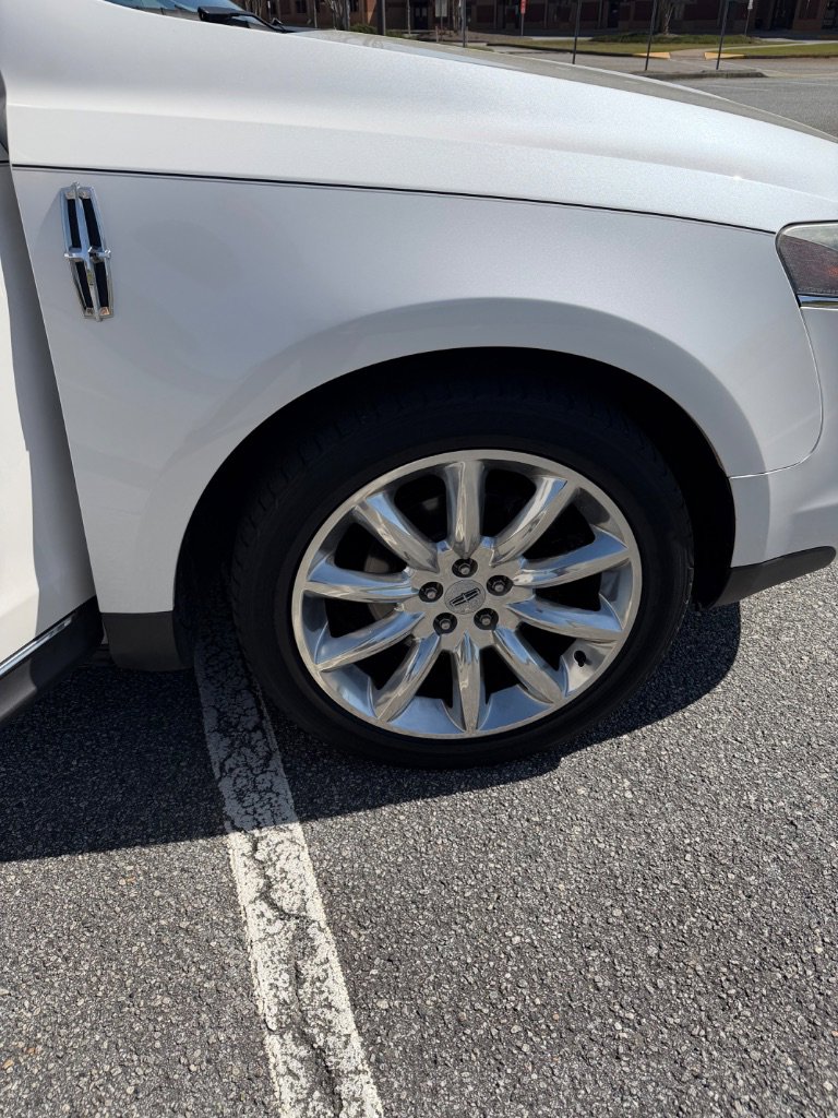 Used 2010 Lincoln MKT 2WD image 19