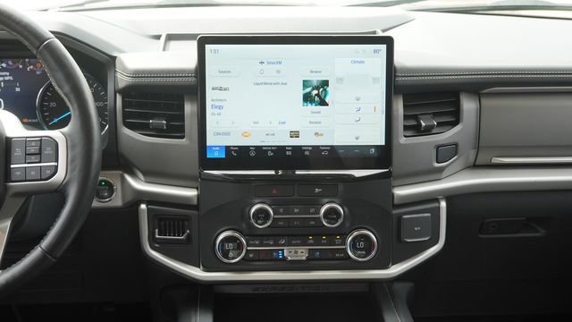 Used 2022 Ford Expedition Max XLT image 16