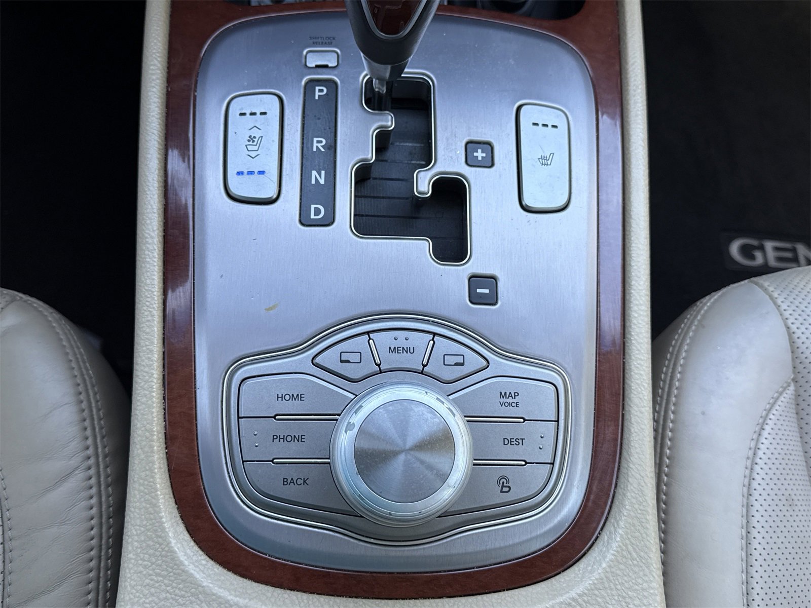 Used 2013 Hyundai Genesis 3.8 w/ Premium Pkg image 31