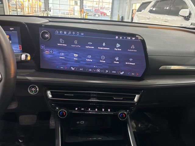 Used 2025 Chevrolet Traverse LT image 21