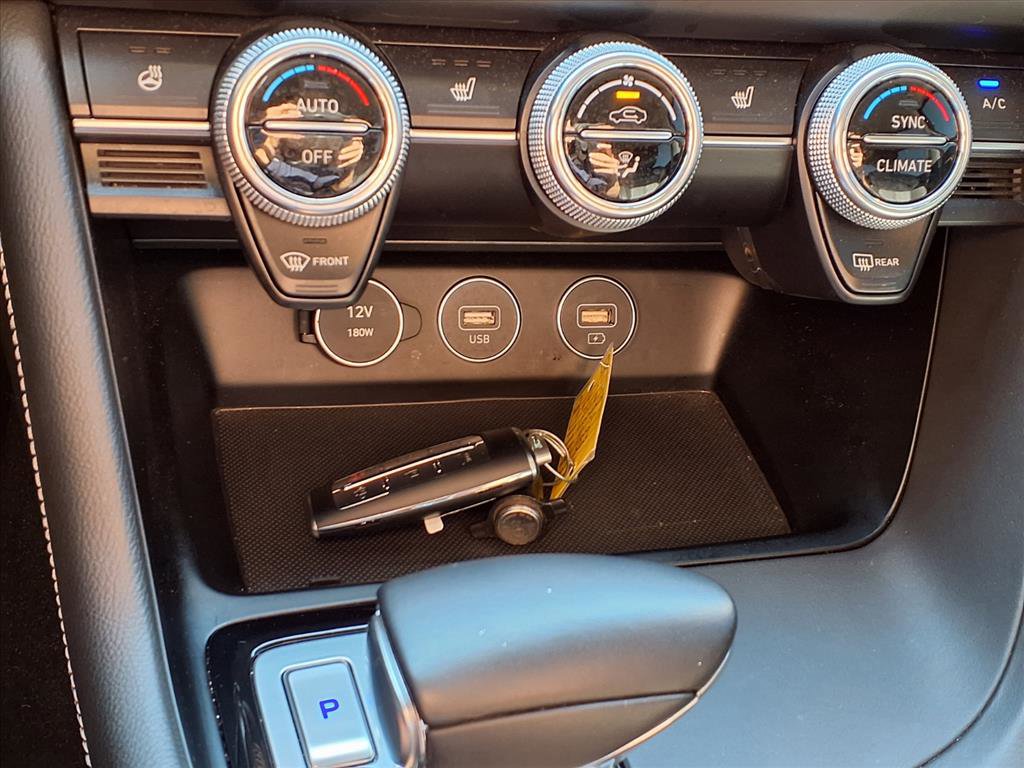 Used 2023 Genesis G70 2.0T image 11