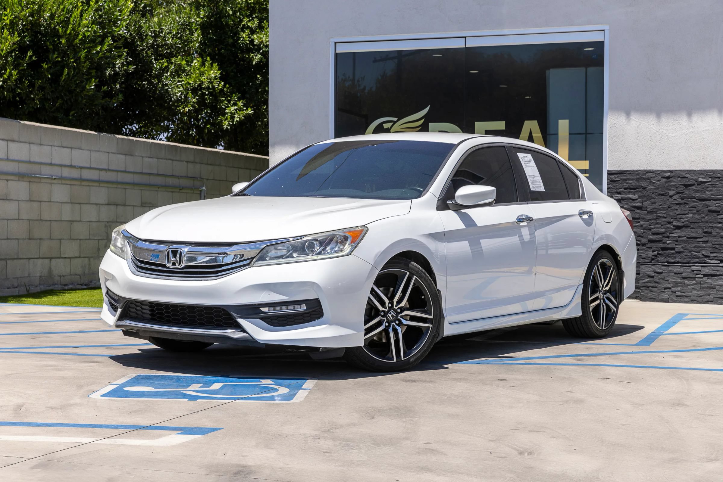 Used 2016 Honda Accord Sport image 5