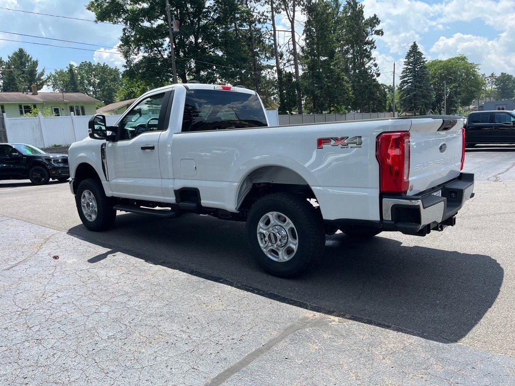 New 2025 Ford F250 XLT w/ FX4 Off-Road Package image 4