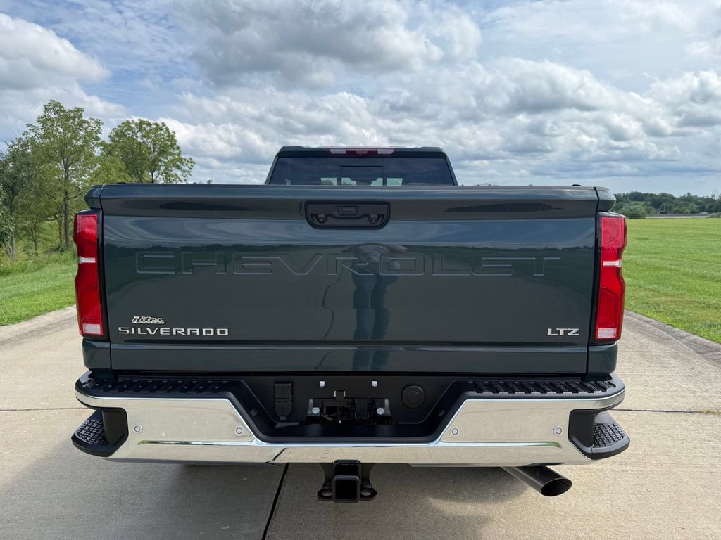 Used 2026 Chevrolet Silverado 2500 LTZ w/ LTZ Premium Package AWD/4WD image 5