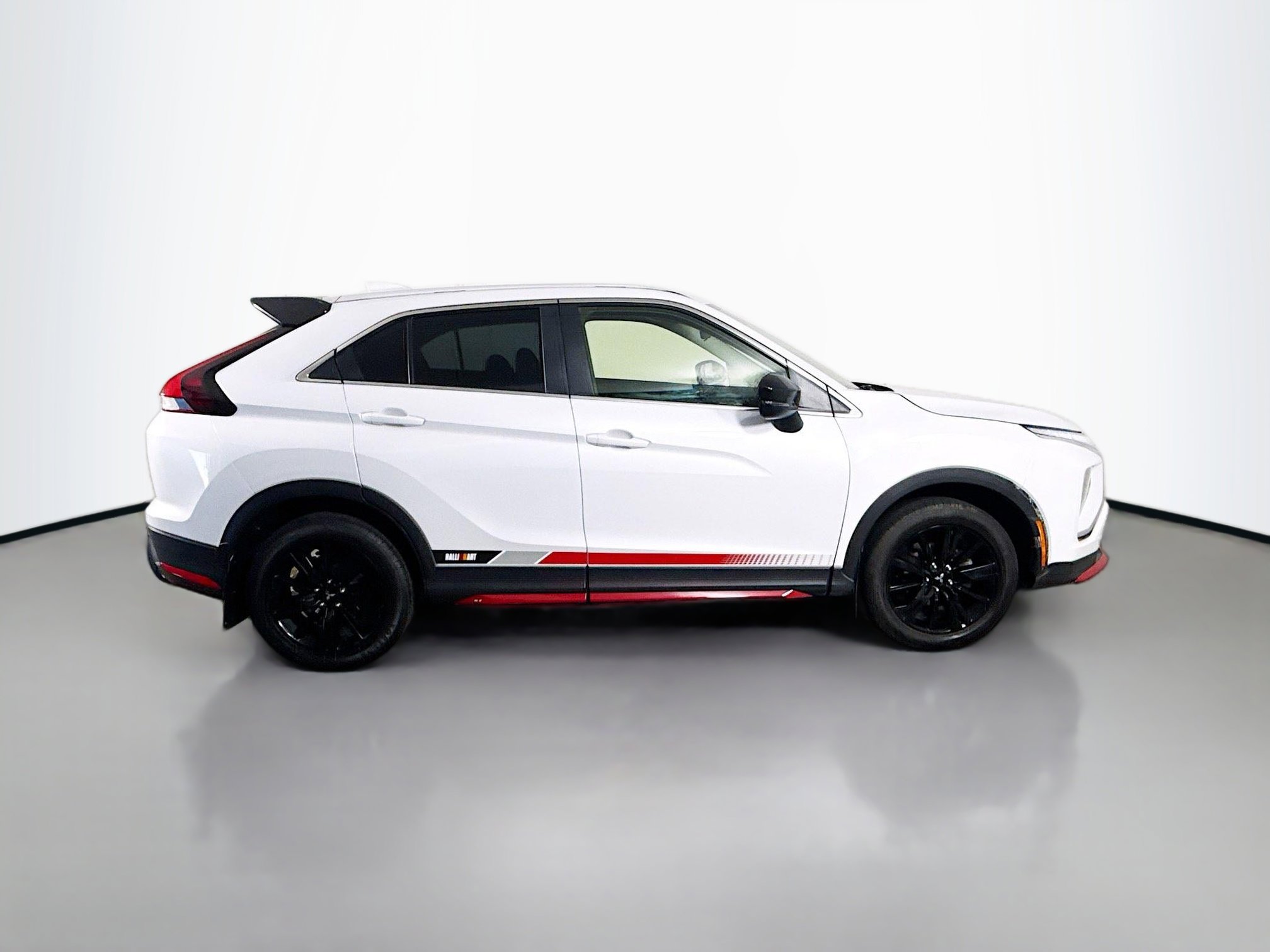 Used 2023 Mitsubishi Eclipse Cross LE image 11