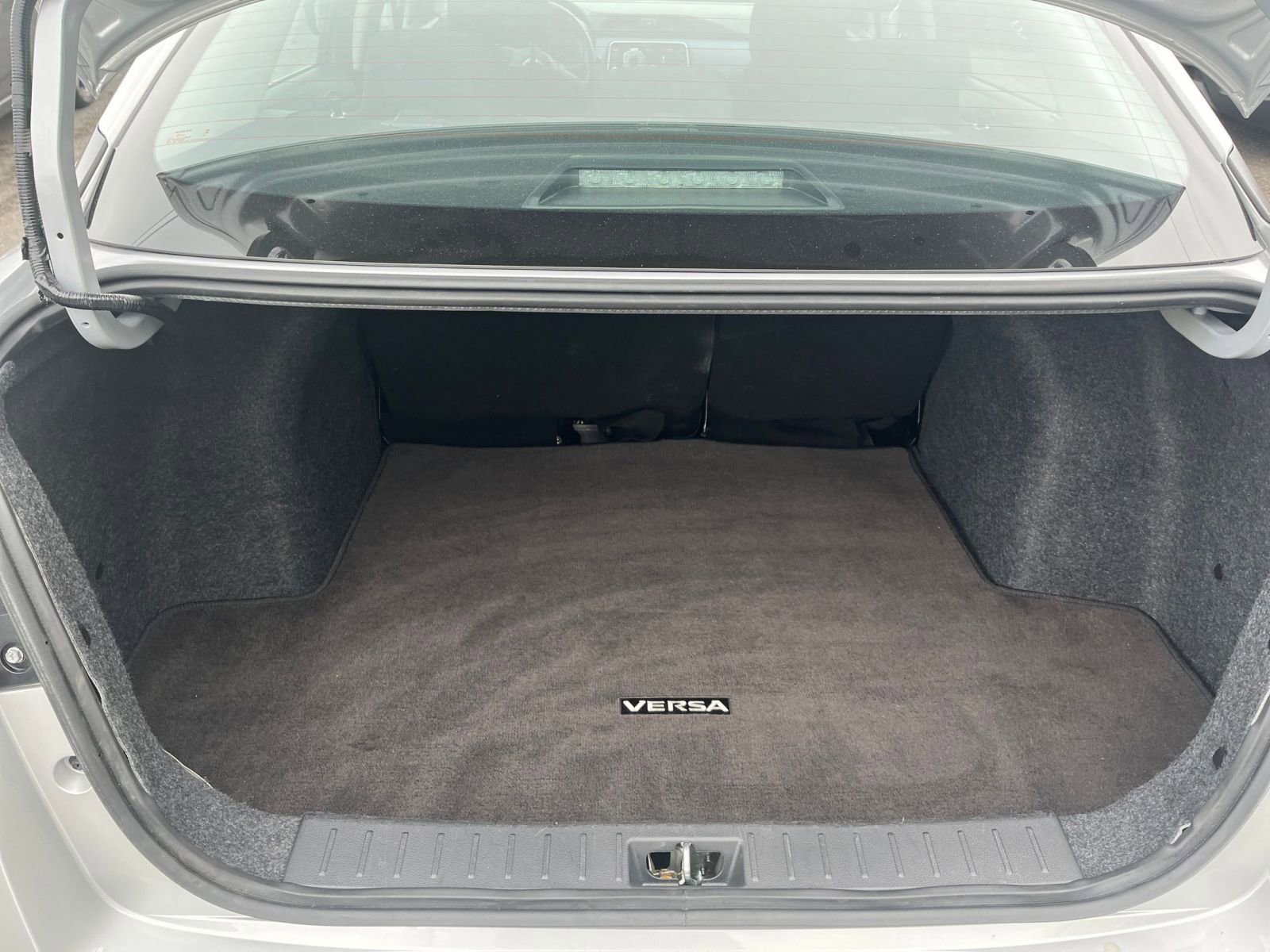 Used 2025 Nissan Versa SV FWD image 29