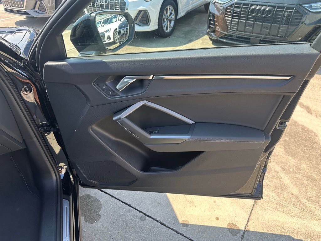 New 2025 Audi Q3 2.0T Premium image 30