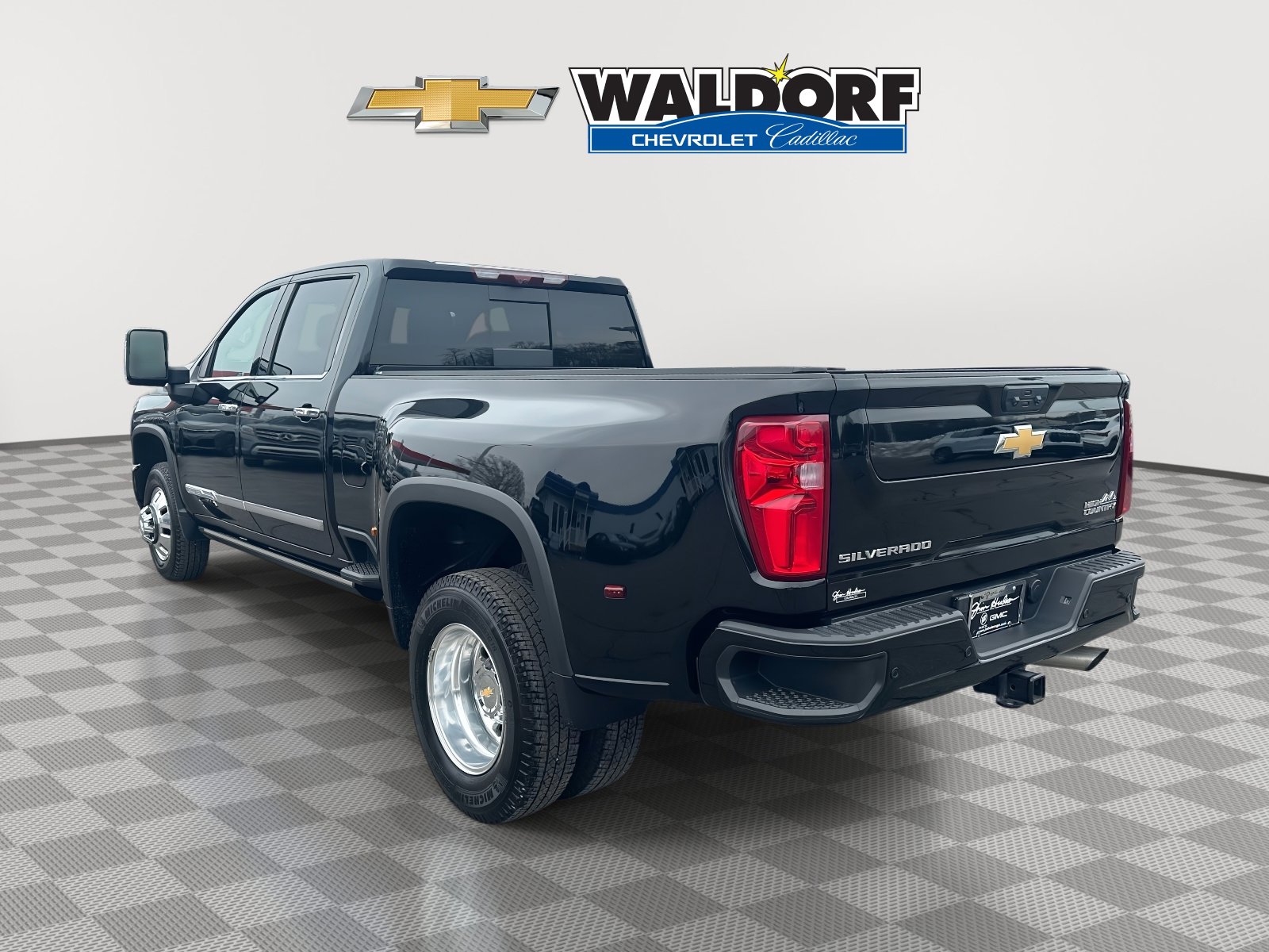 Used 2024 Chevrolet Silverado 3500 High Country w/ High Country Premium Package image 4