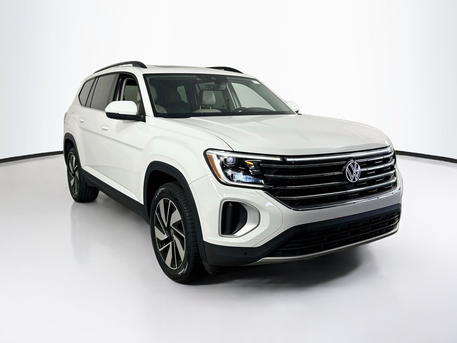 Used 2024 Volkswagen Atlas SE FWD image 3