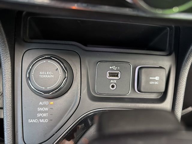 Used 2020 Jeep Cherokee Limited image 25